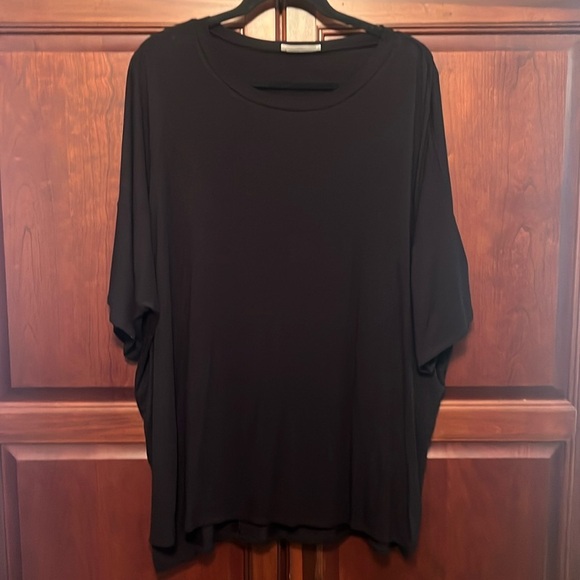 Zenana Outfitters Tops - Zenana women’s top.